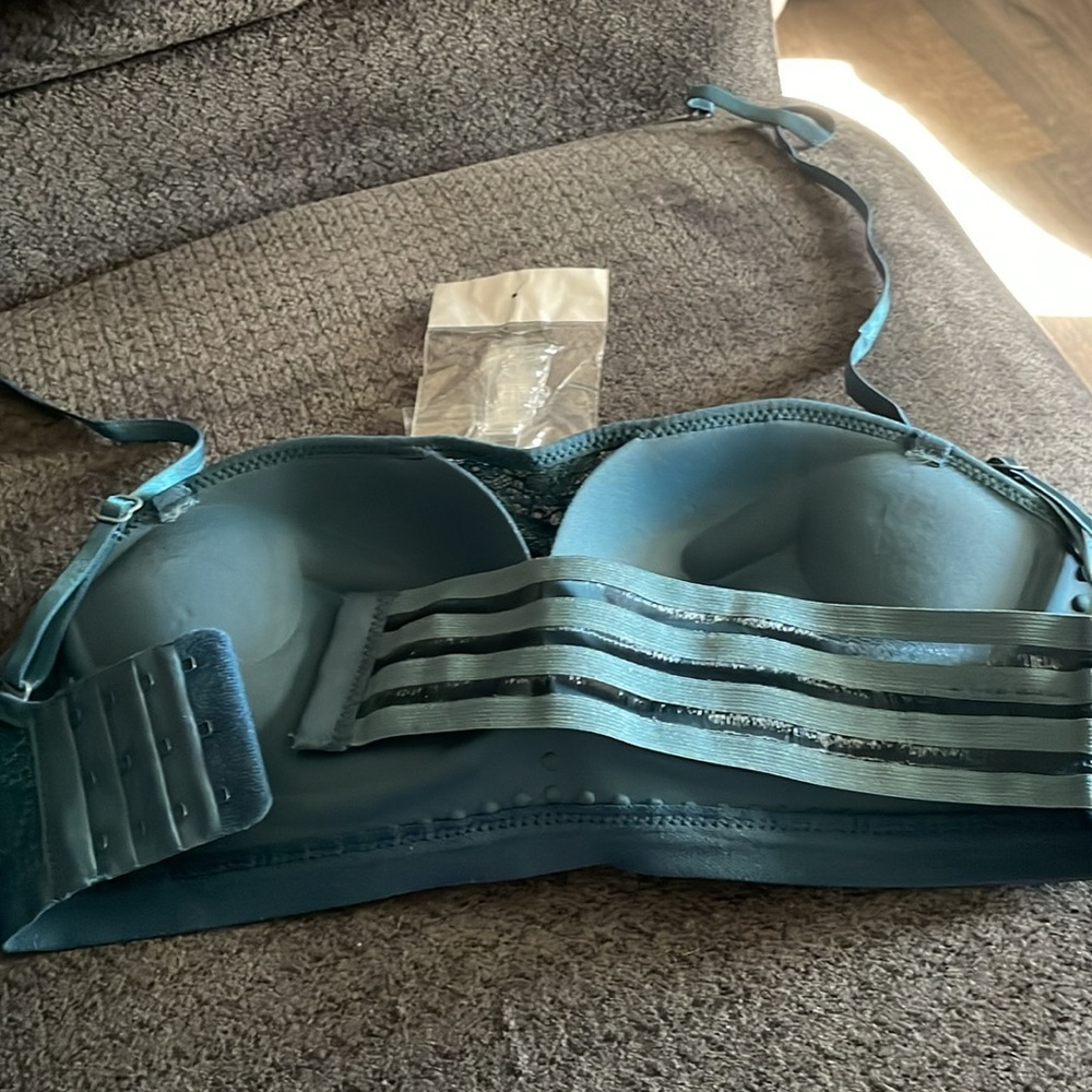 Woman’s bra - Picture 3 of 4